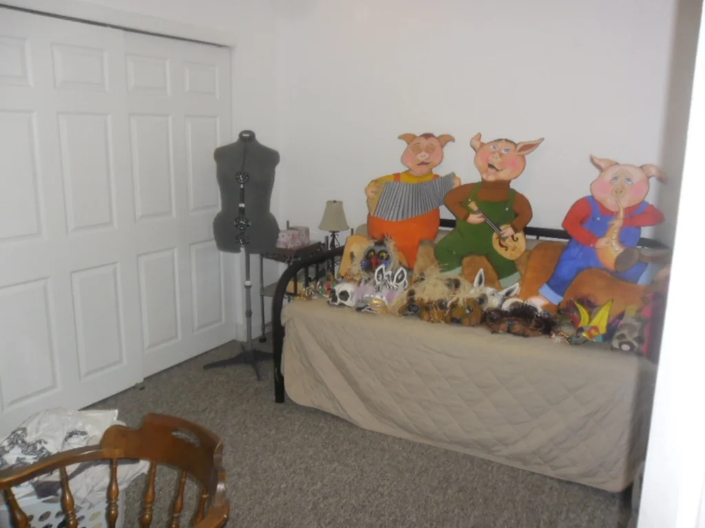 Middle Bedroom.jpg