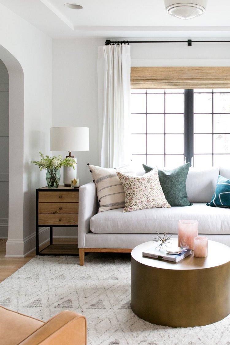 How do you choose the right side table and table lamp combination? Head to this post! I've got six no-fail combinations for you to try in your home and a lot of tips on how to choose well! // A modern eclectic living room from Studio McGee