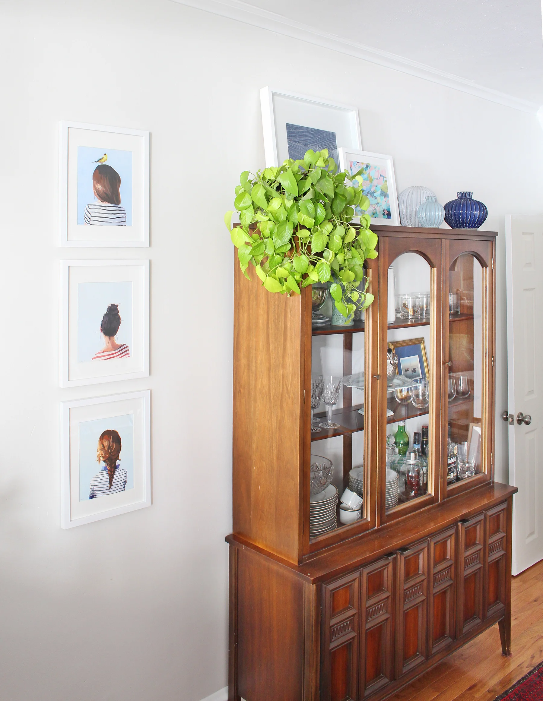 I loved collaborating with Corduroy Company on this little styling project in my dining room! Those charming back of the head prints, abstract art print, and indigo mudcloth work beautifully with my mid-century china cabinet.