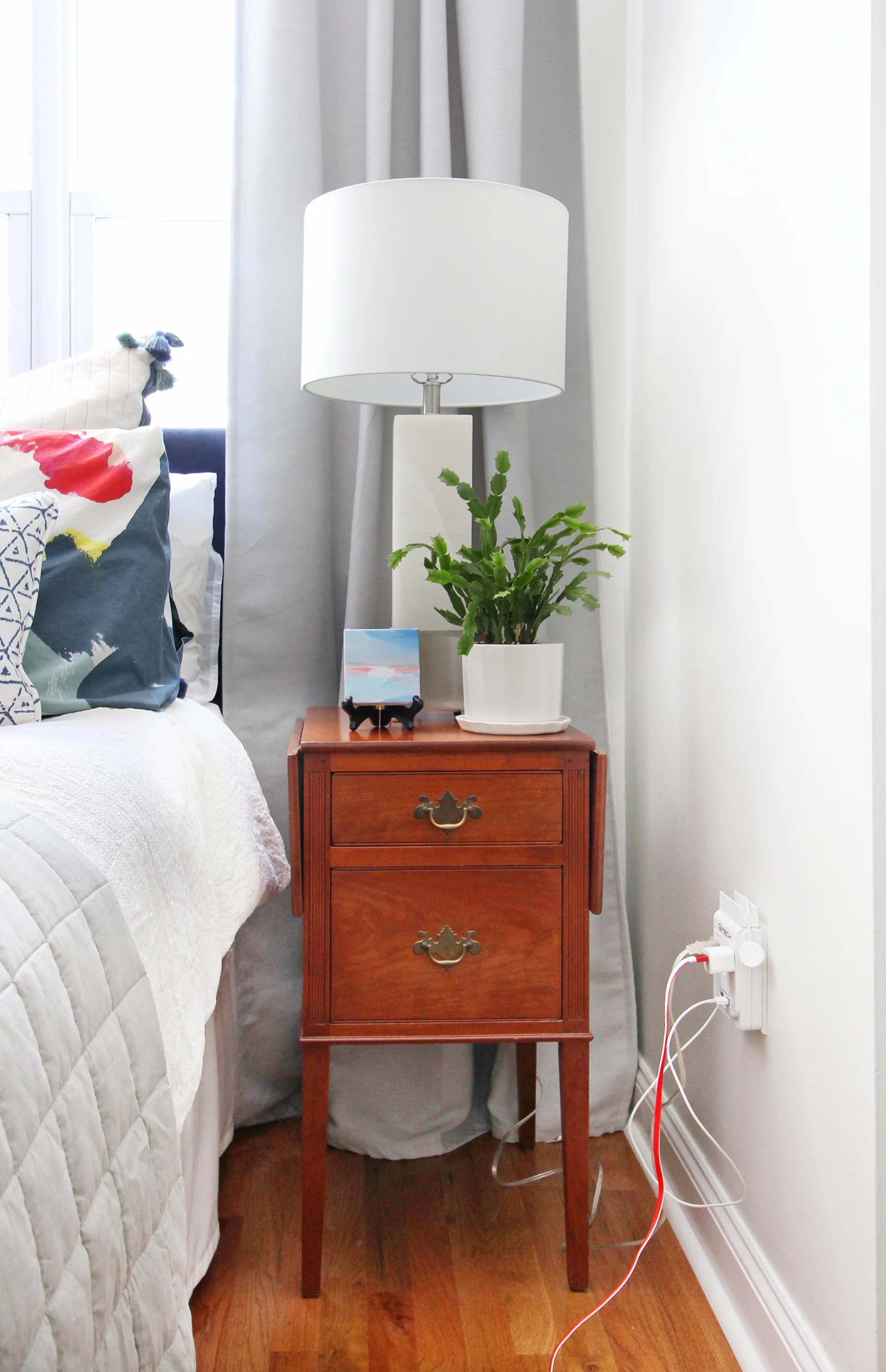 Want to upgrade the hum-drum electrical outlets in your home to something modern and sleek? Legrand’s radiant Collection may be the perfect fit. Come see how Mix & Match Design Company upgraded hers with USB outlets to add functionality and style to her eclectic modern master bedroom!