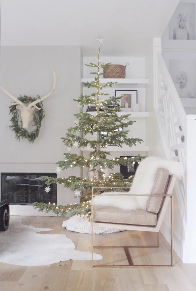 Loving the simply decorated Christmas tree. It feels modern and Scandinavian with its sparse branches.