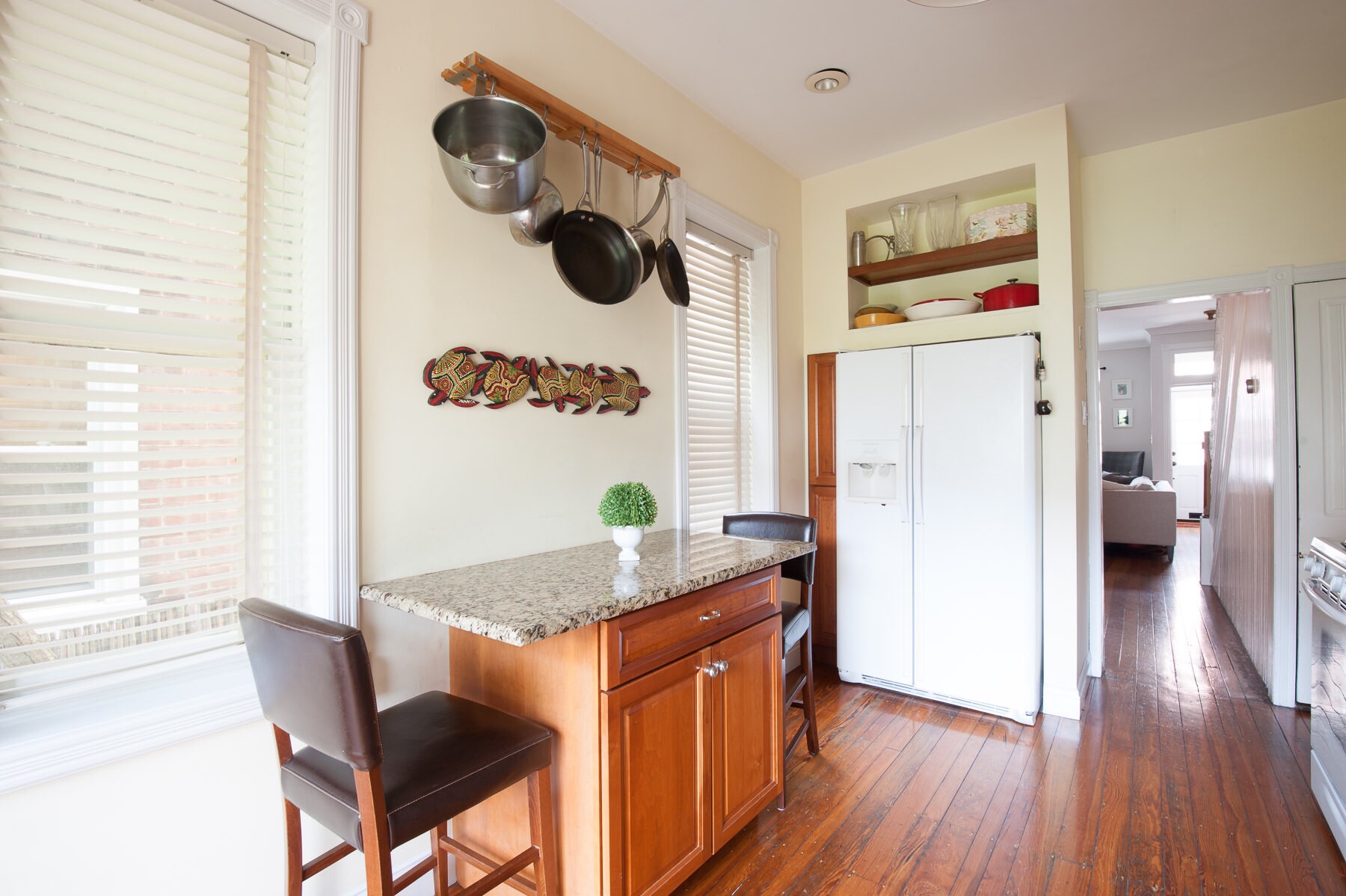 A Philadelphia Row House gets a makeover without renovating. Here’s the before - the brown on brown wasn’t working for this family, but the cabinets were in good shape, so they opted for a refresh instead of a full renovation.