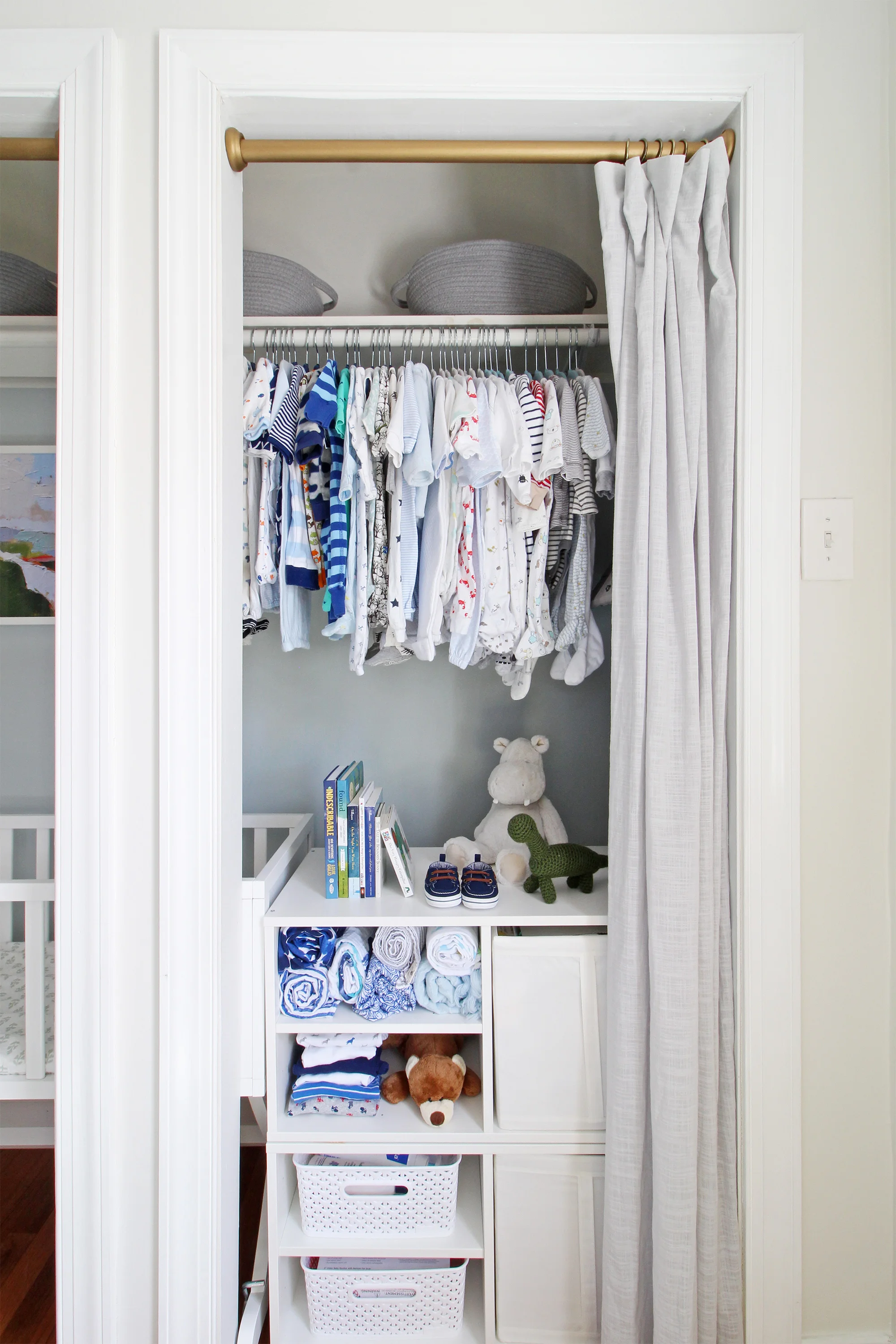 Come on over to the Mix & Match Design Company blog for this cozy modern nursery nook reveal! This space is shared with a home office and is full of great ideas on how to squeeze in a small nursery into a closet. The “nursery nook” concept is perfect if you live in a smaller home.