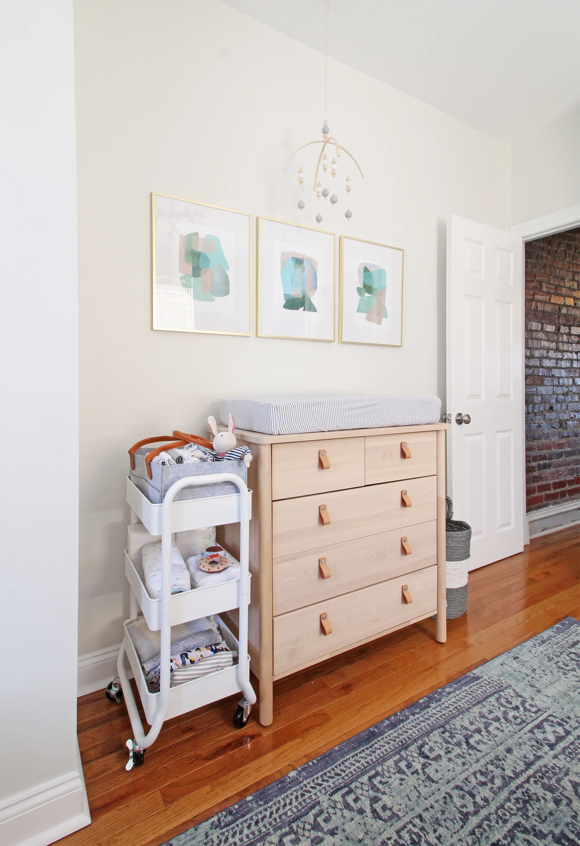 Come on over to the Mix & Match Design Company blog for this cozy modern nursery nook reveal! This space is shared with a home office and is full of great ideas on how to squeeze in a small nursery into a closet. The “nursery nook” concept is perfect if you live in a smaller home.