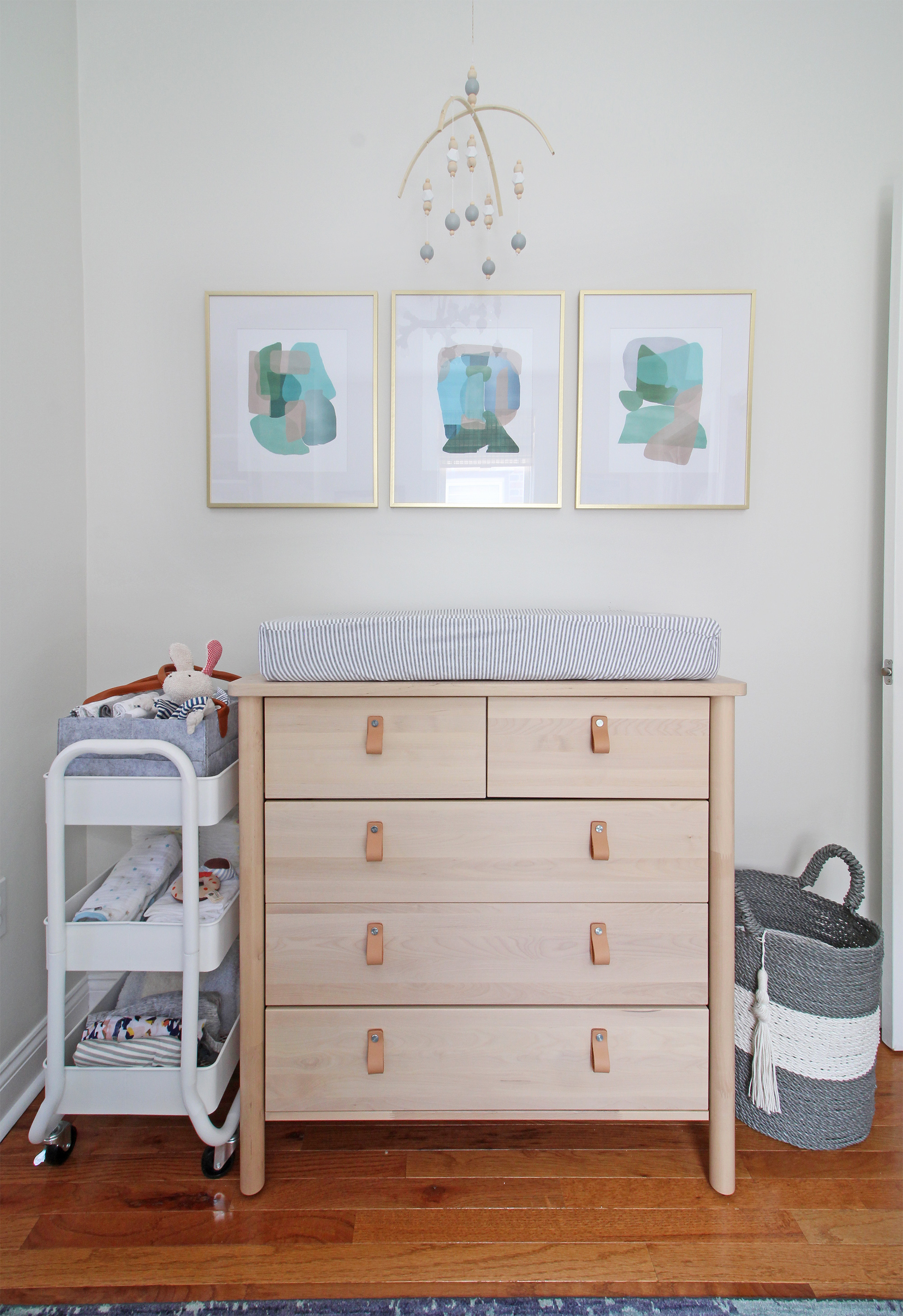 Come on over to the Mix & Match Design Company blog for this cozy modern nursery nook reveal! This space is shared with a home office and is full of great ideas on how to squeeze in a small nursery into a closet. The “nursery nook” concept is perfect if you live in a smaller home. Eclectic modern nursery.