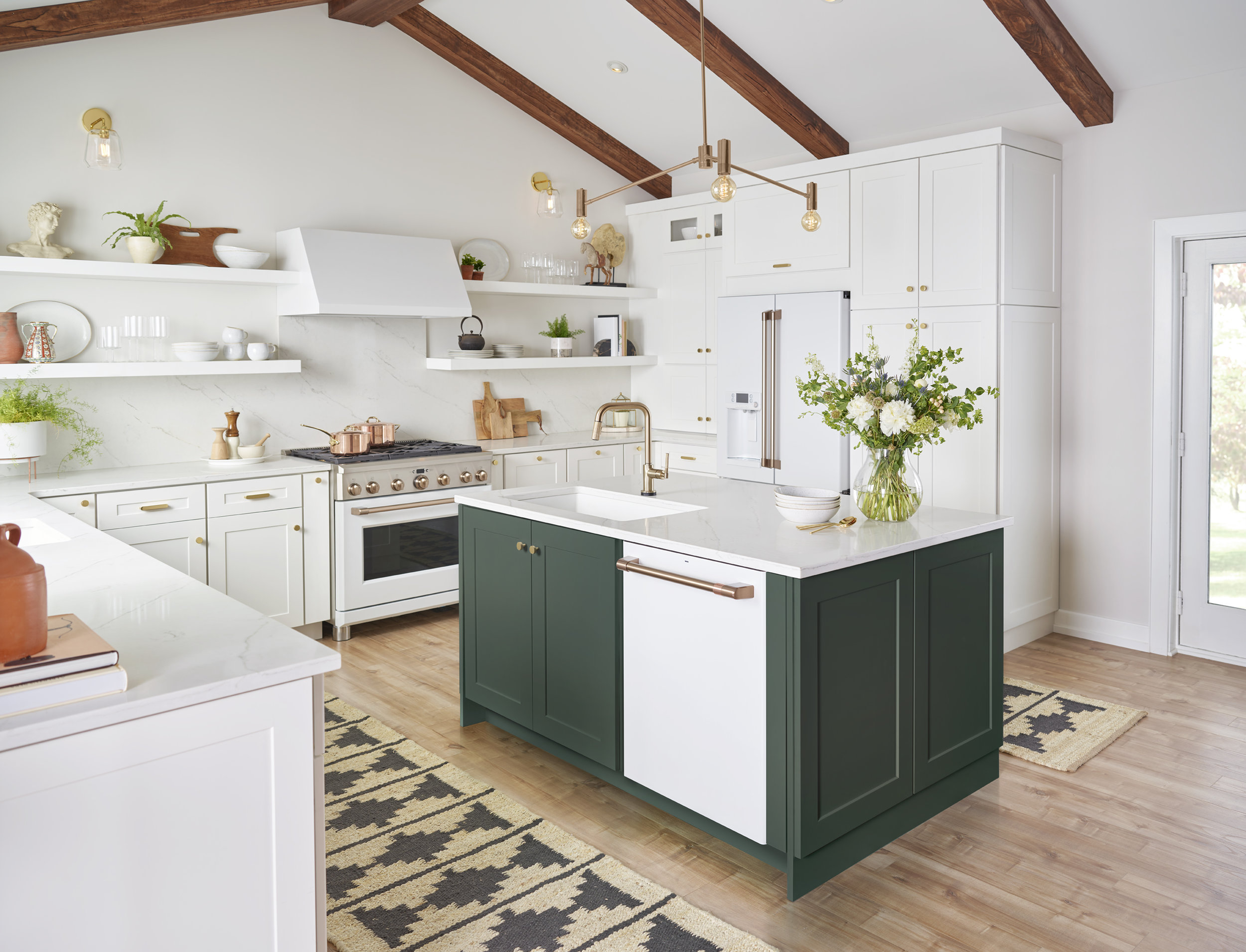 How to Match Cabinets and Appliances in Your Kitchen