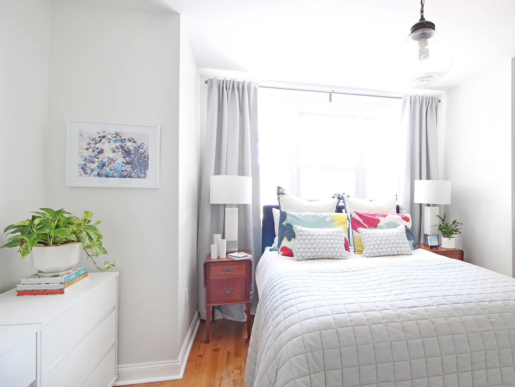 A 1930s row home in Philadelphia gets a big makeover. Come see the before and after of this home’s bedrooms, small bathroom, and office/nursery nook. Get ideas for small space city living! Chaney’s style is mid-century modern meets traditional that makes for an eclectic, cozy space.