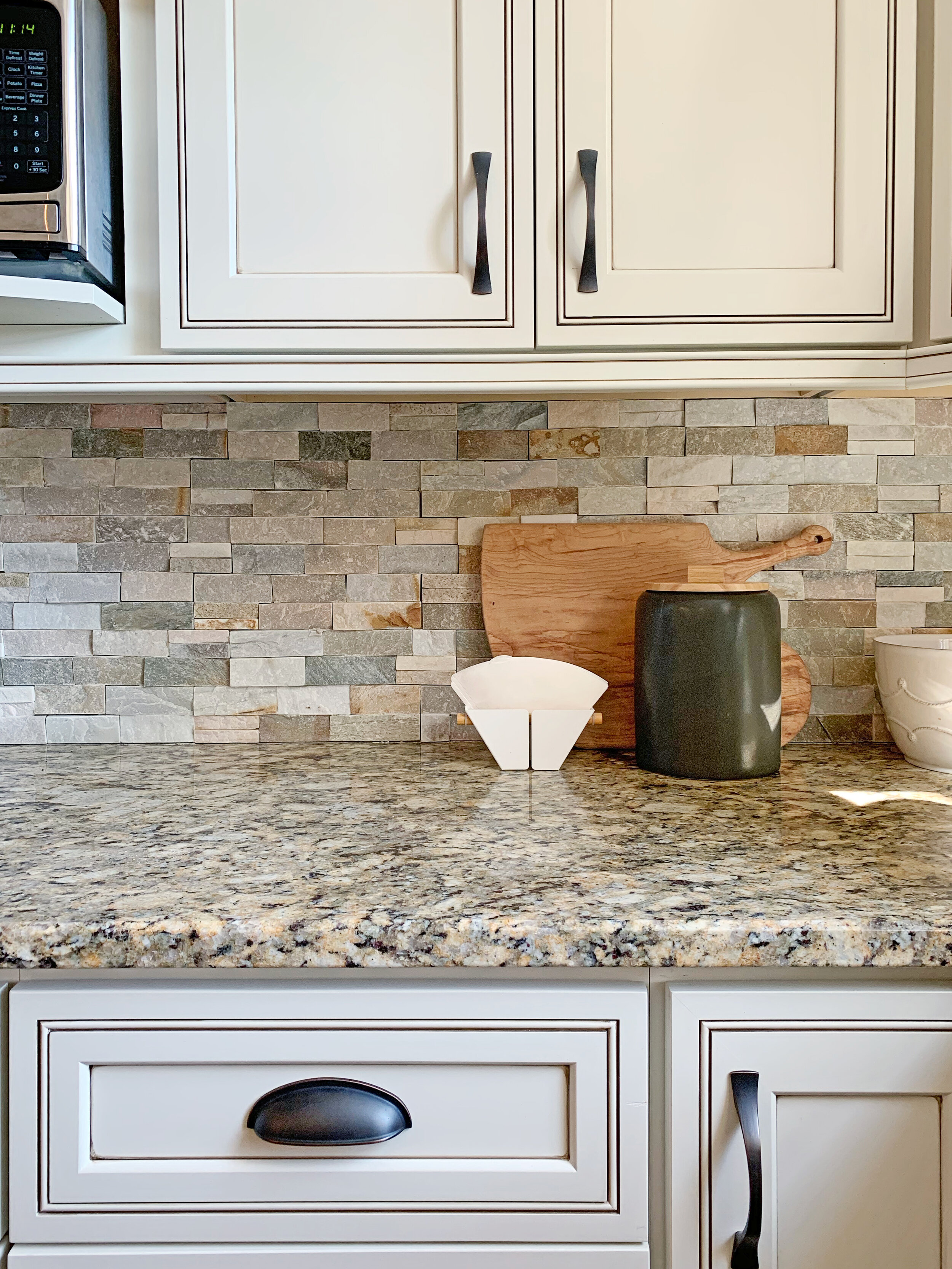 How to Work With Dated Granite in Your Kitchen