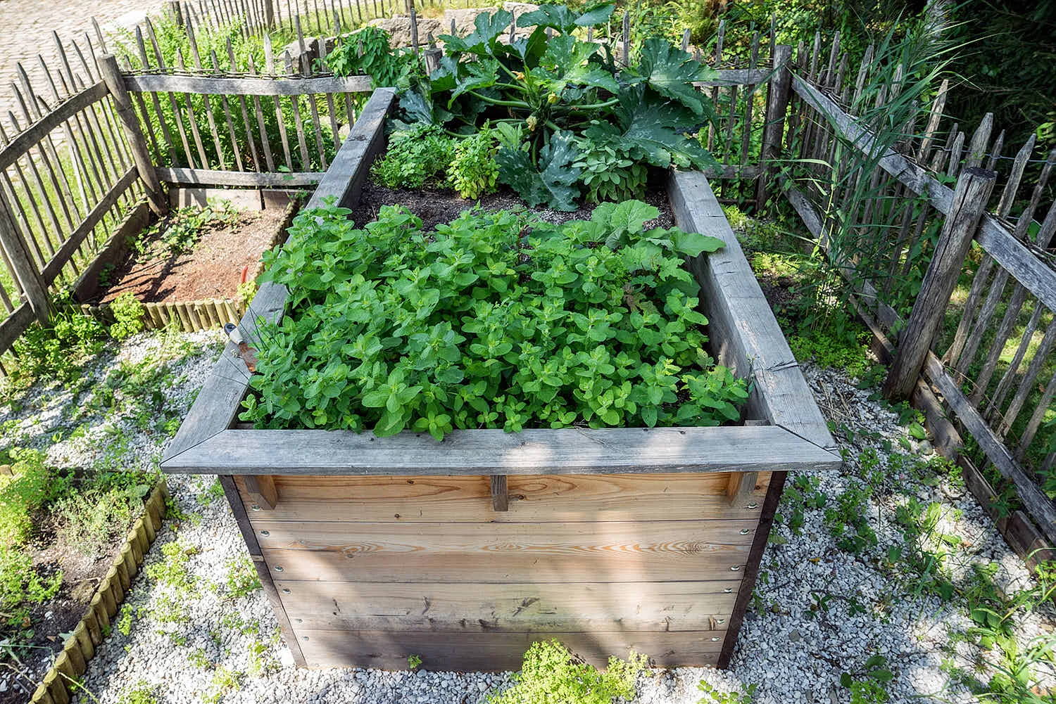 Epp-Gartenbau-Holz-Zaeune-Terassen-33.jpg