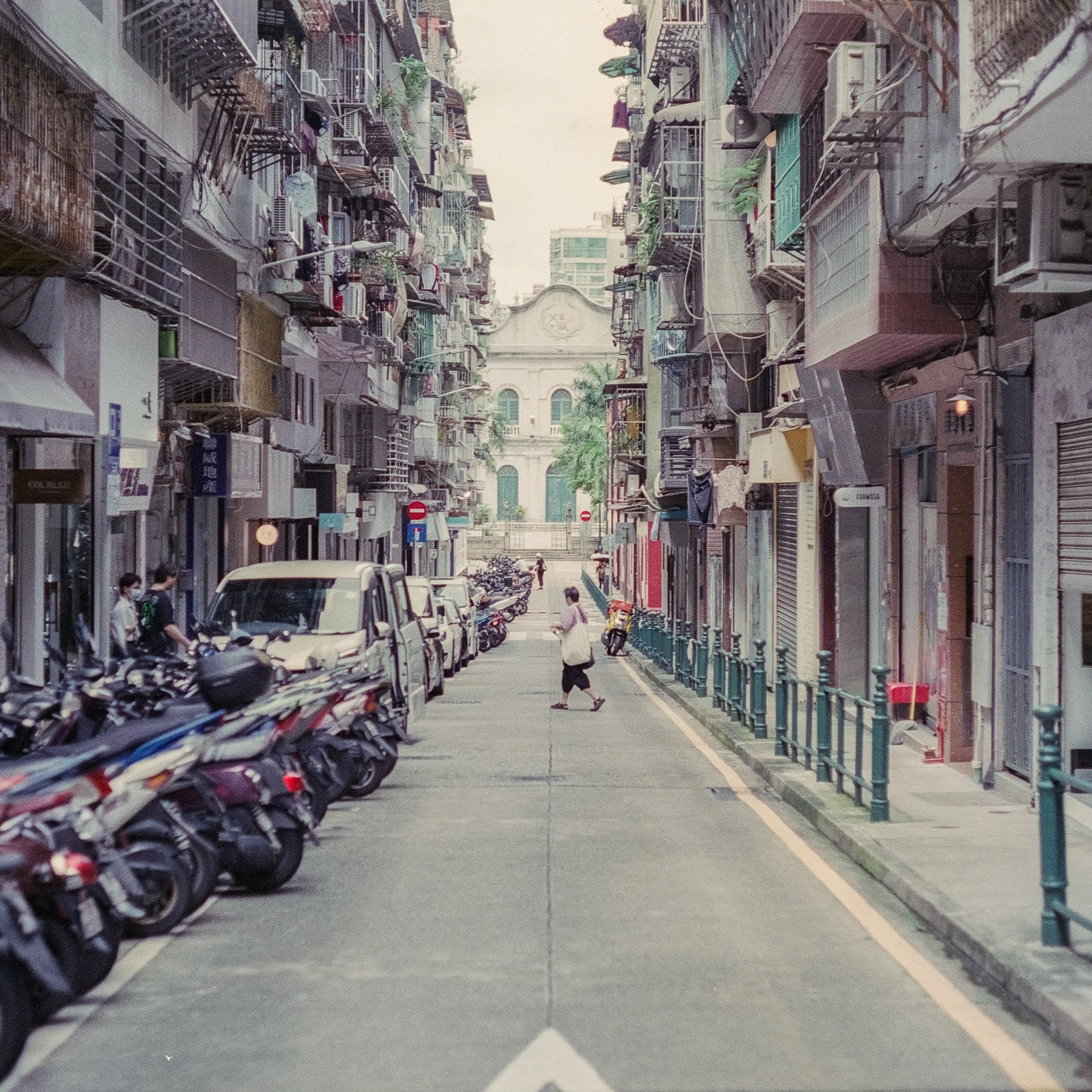 4KWEB-M6-2023-Pro 400H-030.jpg