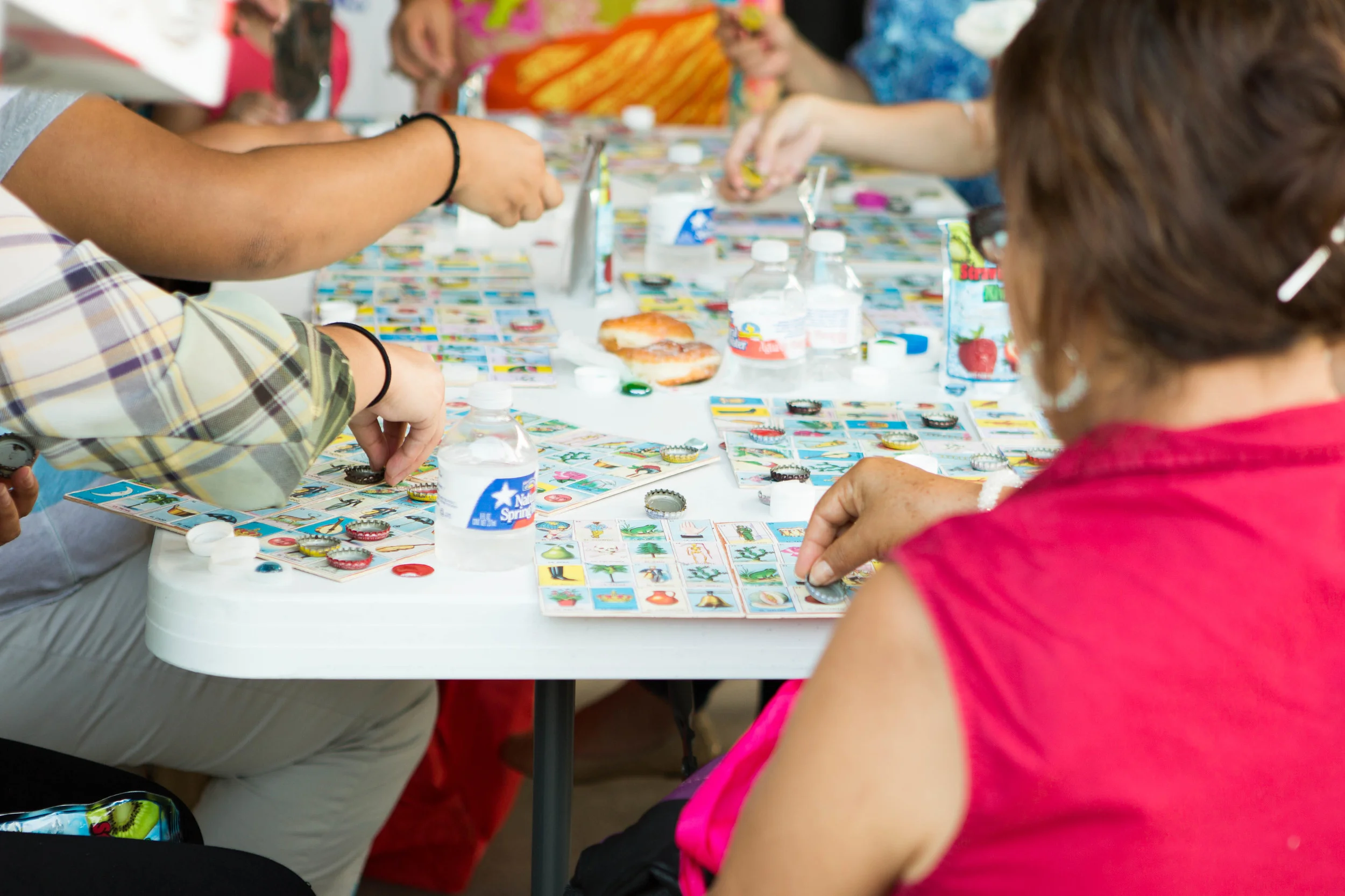  Local women play games hosted by the National Latina Institutde &nbsp; 