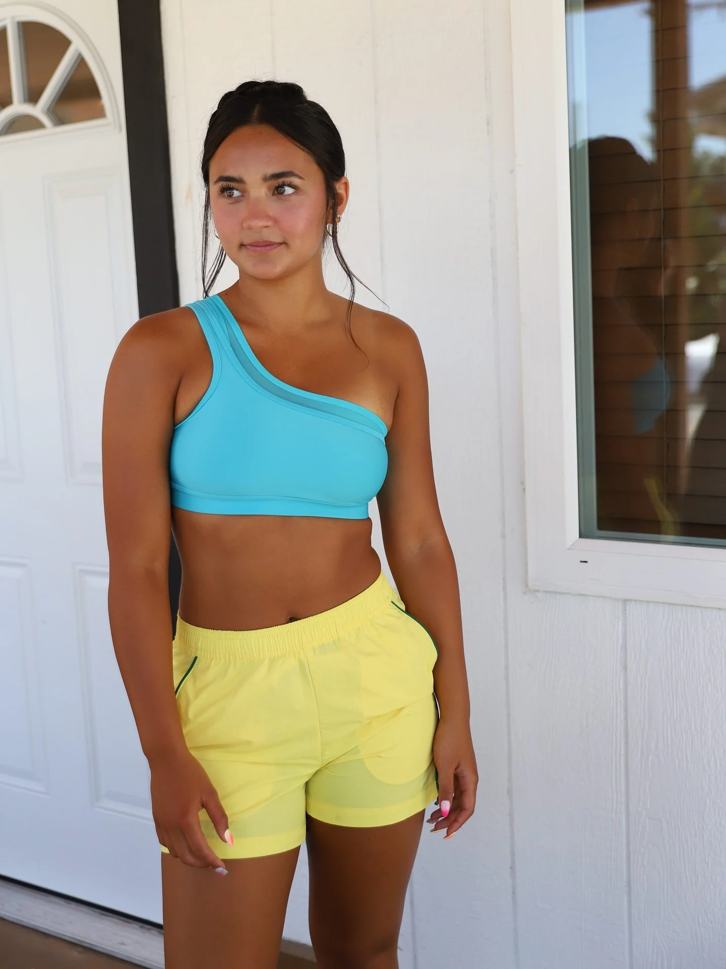 Even athletes need that golden boost.🤸&zwj;♀️ 
Book your glow up with your favorite esthetician today! 
And try out our quick &amp; easy hydration boost! Let us know what you think, babe!✨