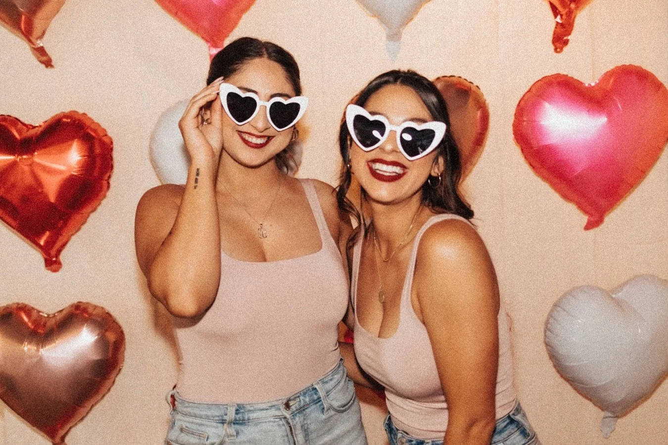 Hey, Galentine!&hearts;️ 
What&rsquo;s better than getting your golden glow for Valentine&rsquo;s Day? Getting your golden glow with your bestie. 
Bring all your babes, we&rsquo;ve got a spot for you all on the books! 
💌