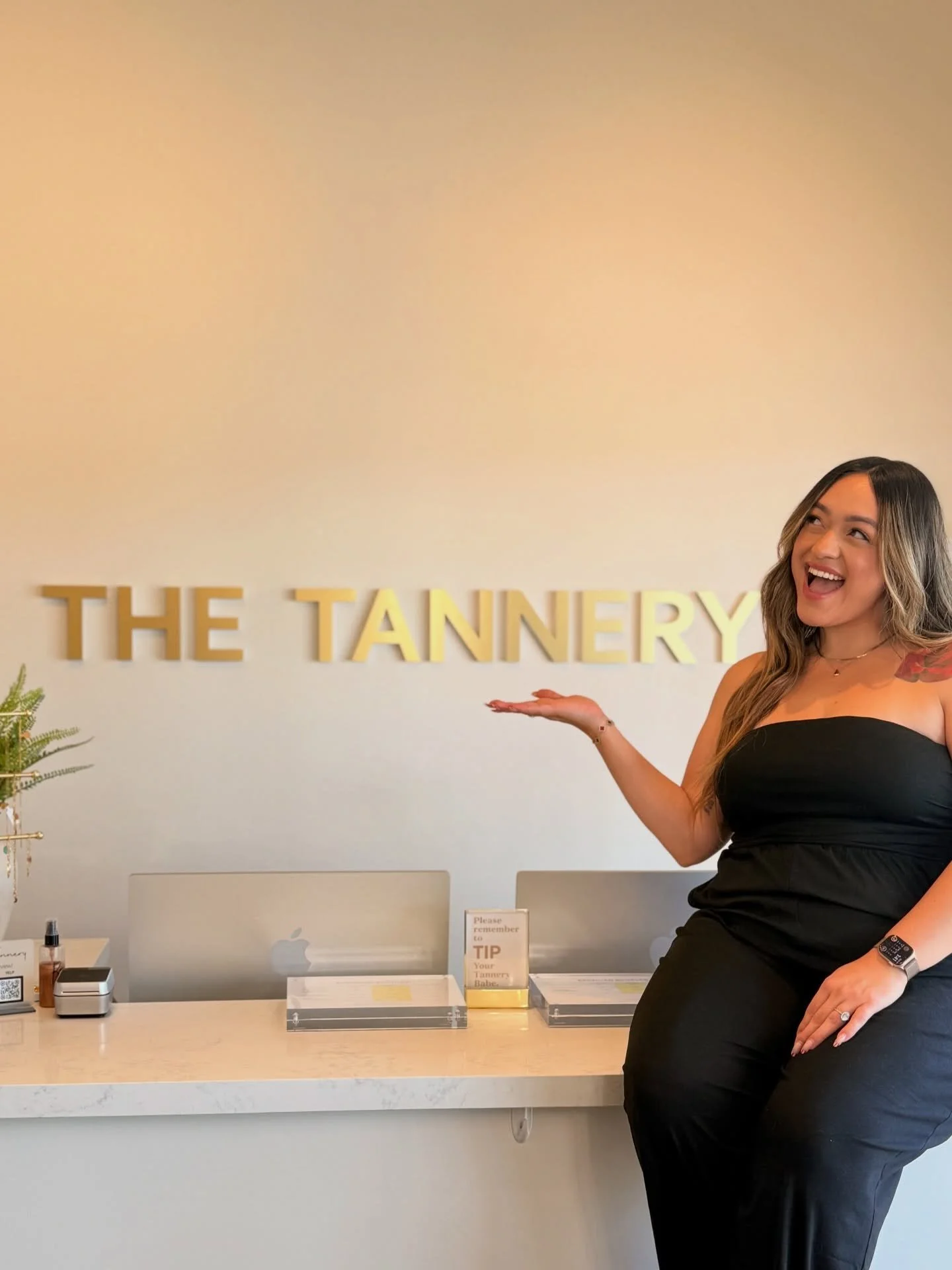 Guess who&rsquo;s BAAAACKKK! 
Our queen 🐝 is back from maternity leave &amp; on the books in Newport! 
Happy to have you back, Mercedes! Let&rsquo;s give our girl a warm welcome homeee!✨