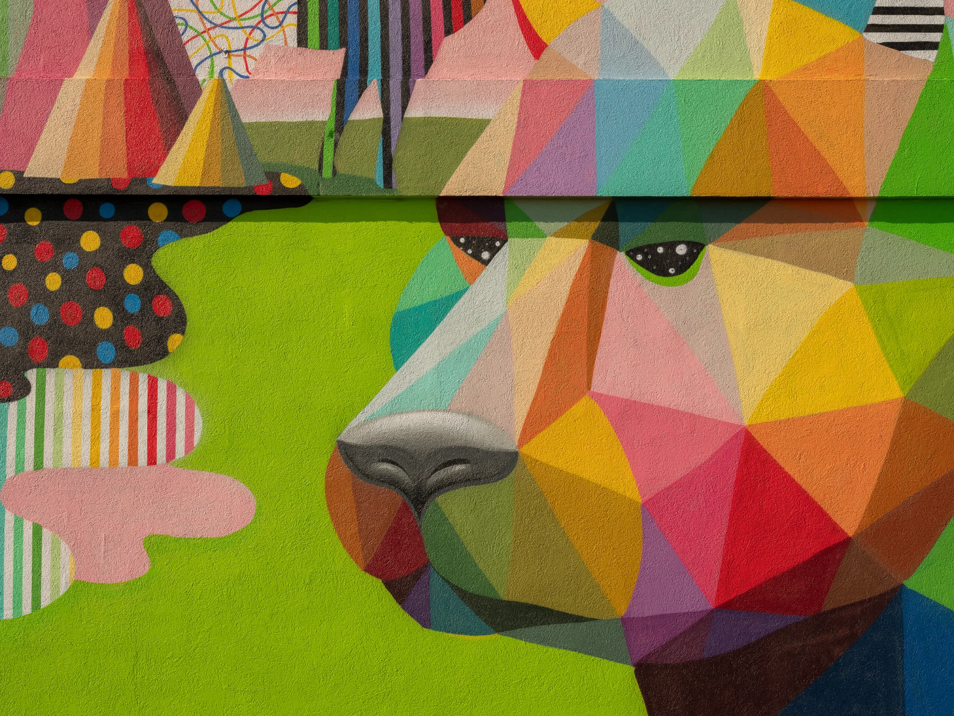 Installation view of Okuda San Miguel’s mural at 325 W 4th Ave (detail). Photo: Rachel Topham Photography.
