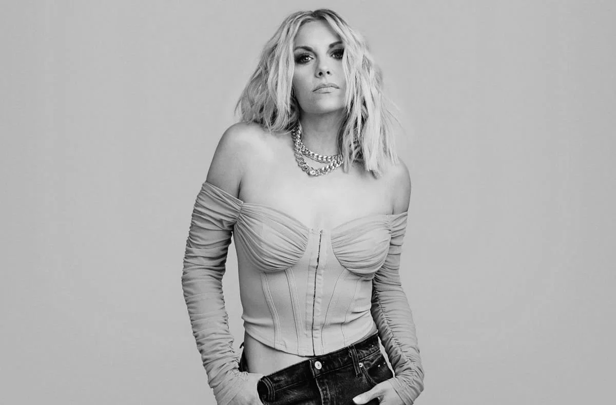 Episode 205- Lindsay Ell