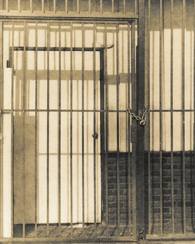 004 Zuili Chain On Fence.jpg