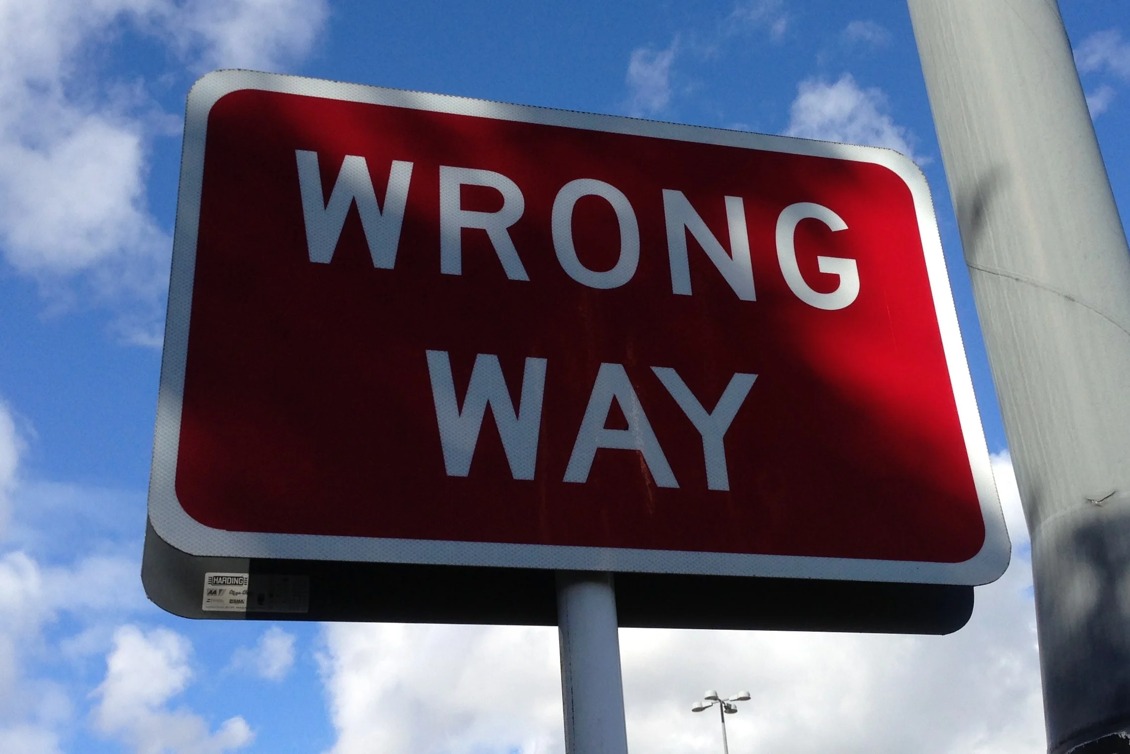 Wrong_way_sign.JPG