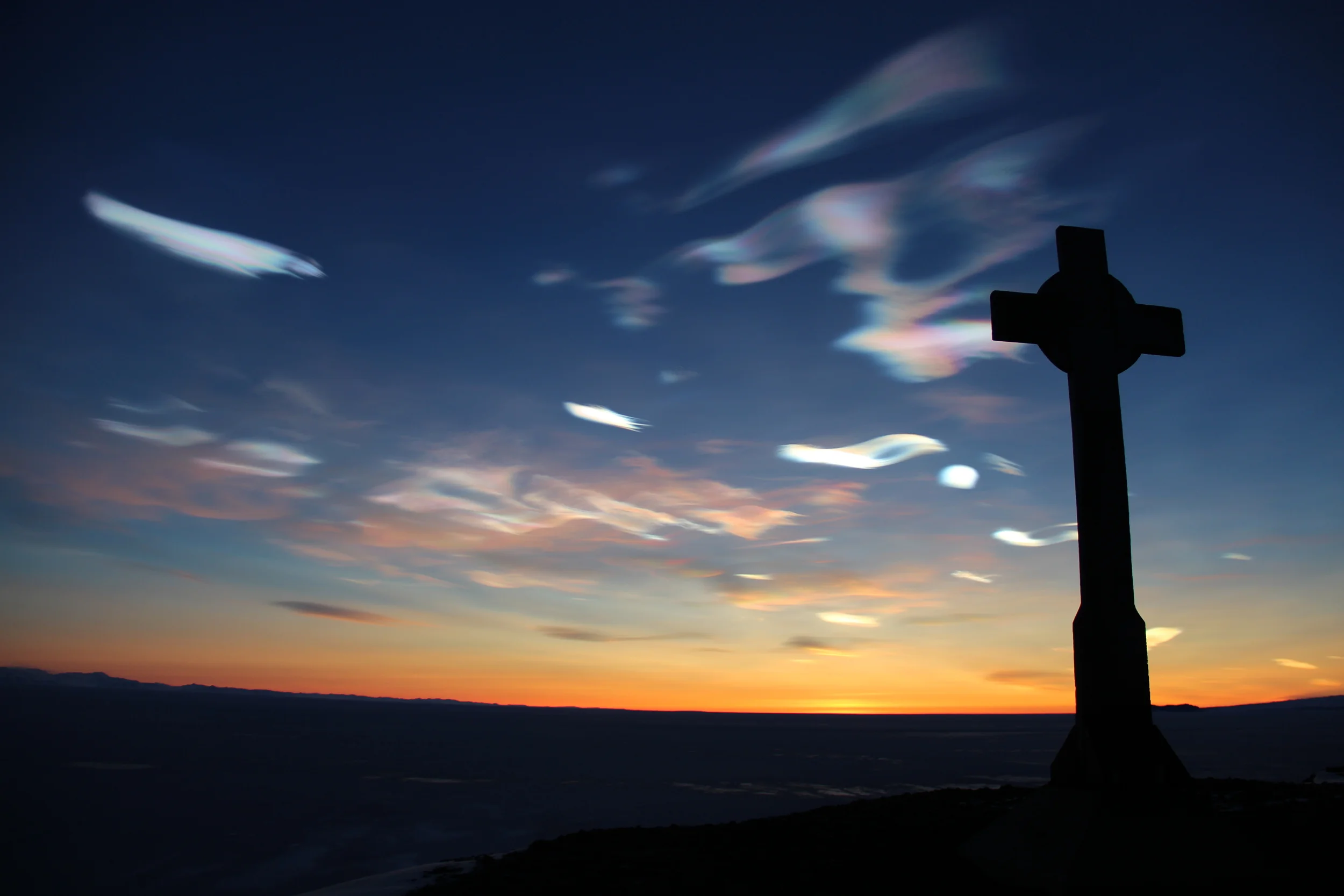 HSM-19_George_Vince's_Cross_with_nacreous_clouds.JPG