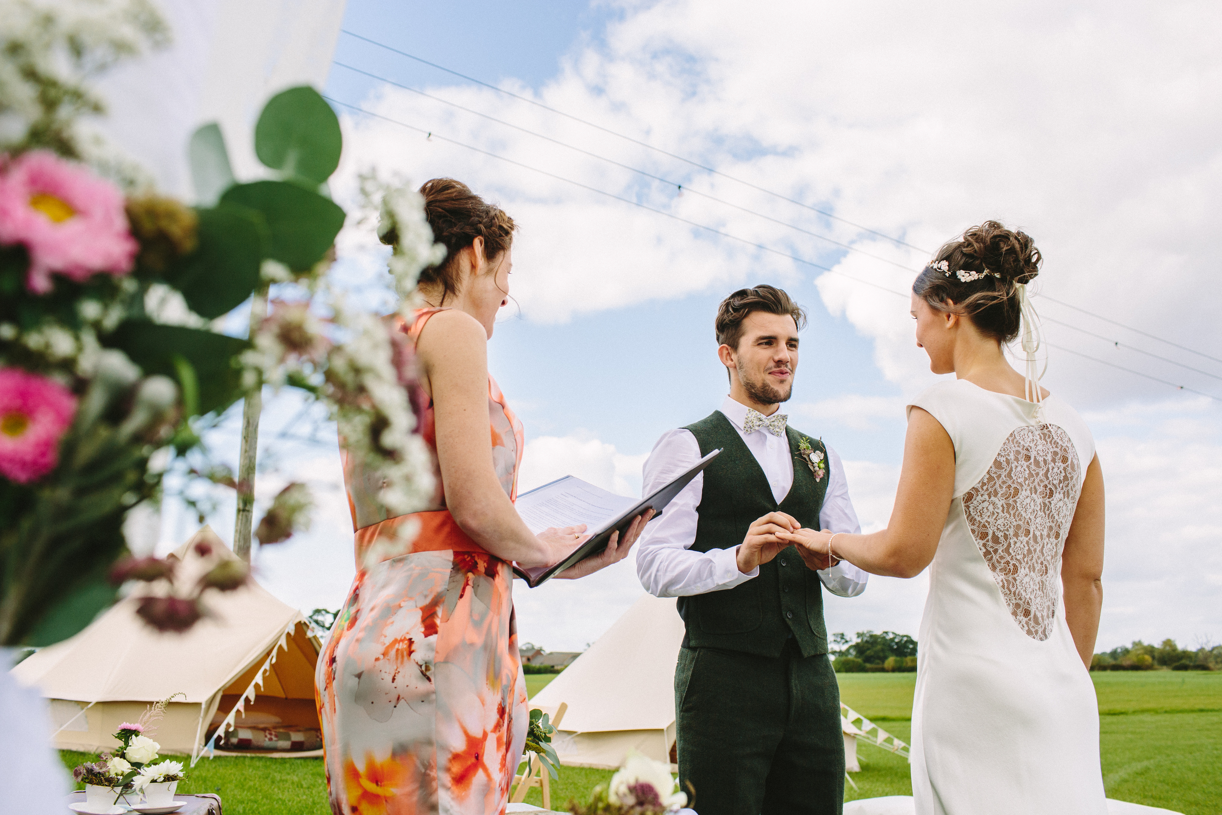 Outdoor Wedding Ceremonies - Wedding Celebrants in Derbyshire, Nottinghamshire & Leicestershire