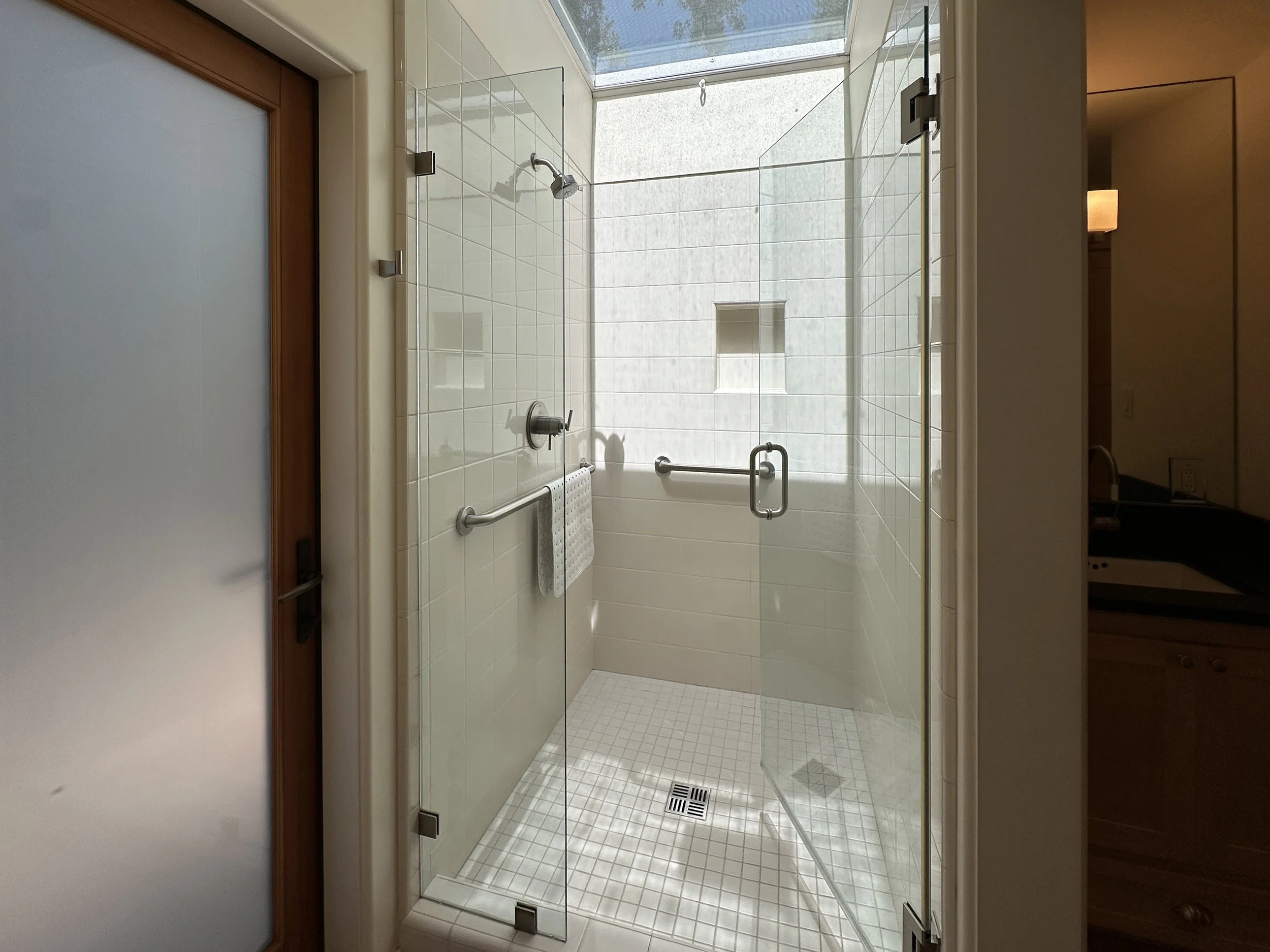 09-Shower-1.JPG