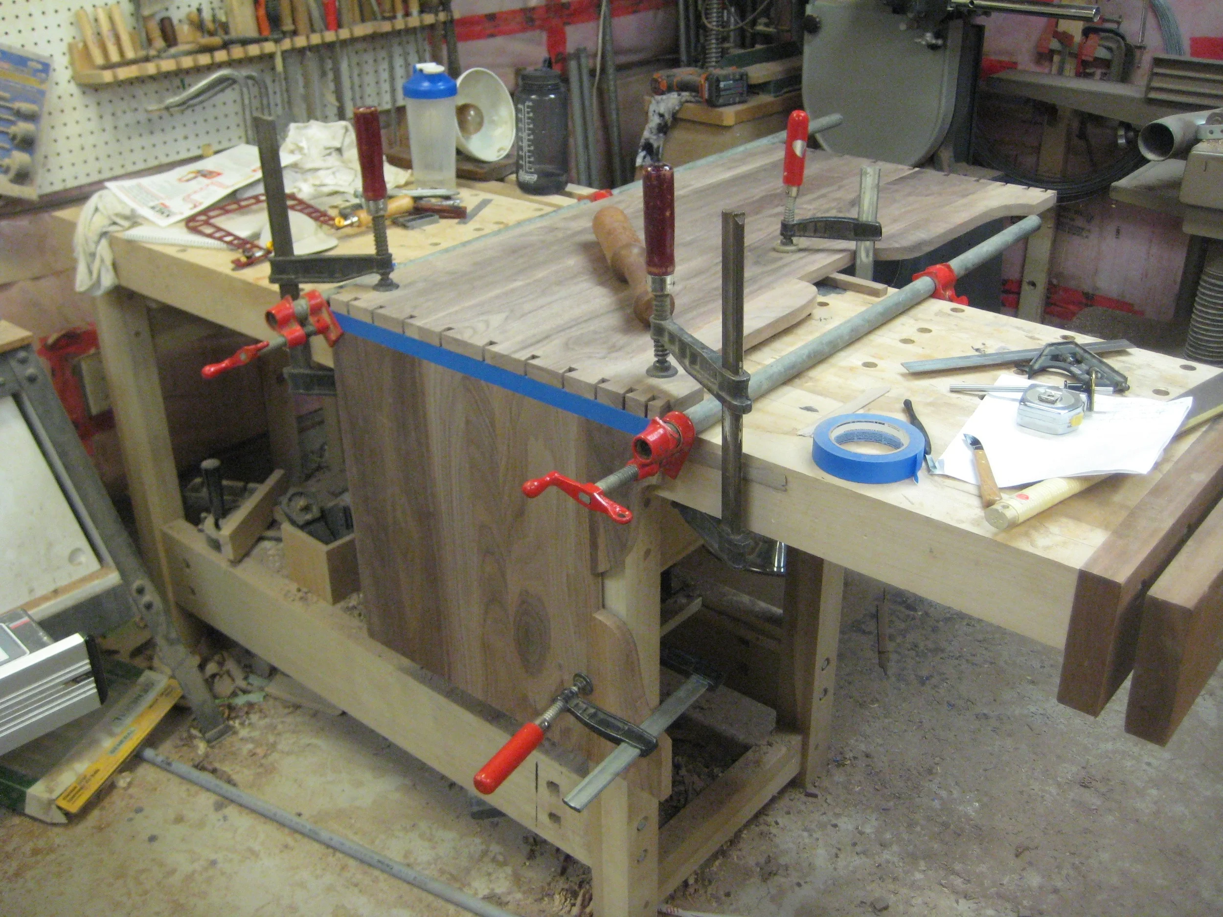 Now its time to trace the tails to the pin board. basically you use the tail board as a template for the pin board. The idea is that if you make all your cuts perfectly, the joint will be seamless.....and behold the power of the dovetail joint !!