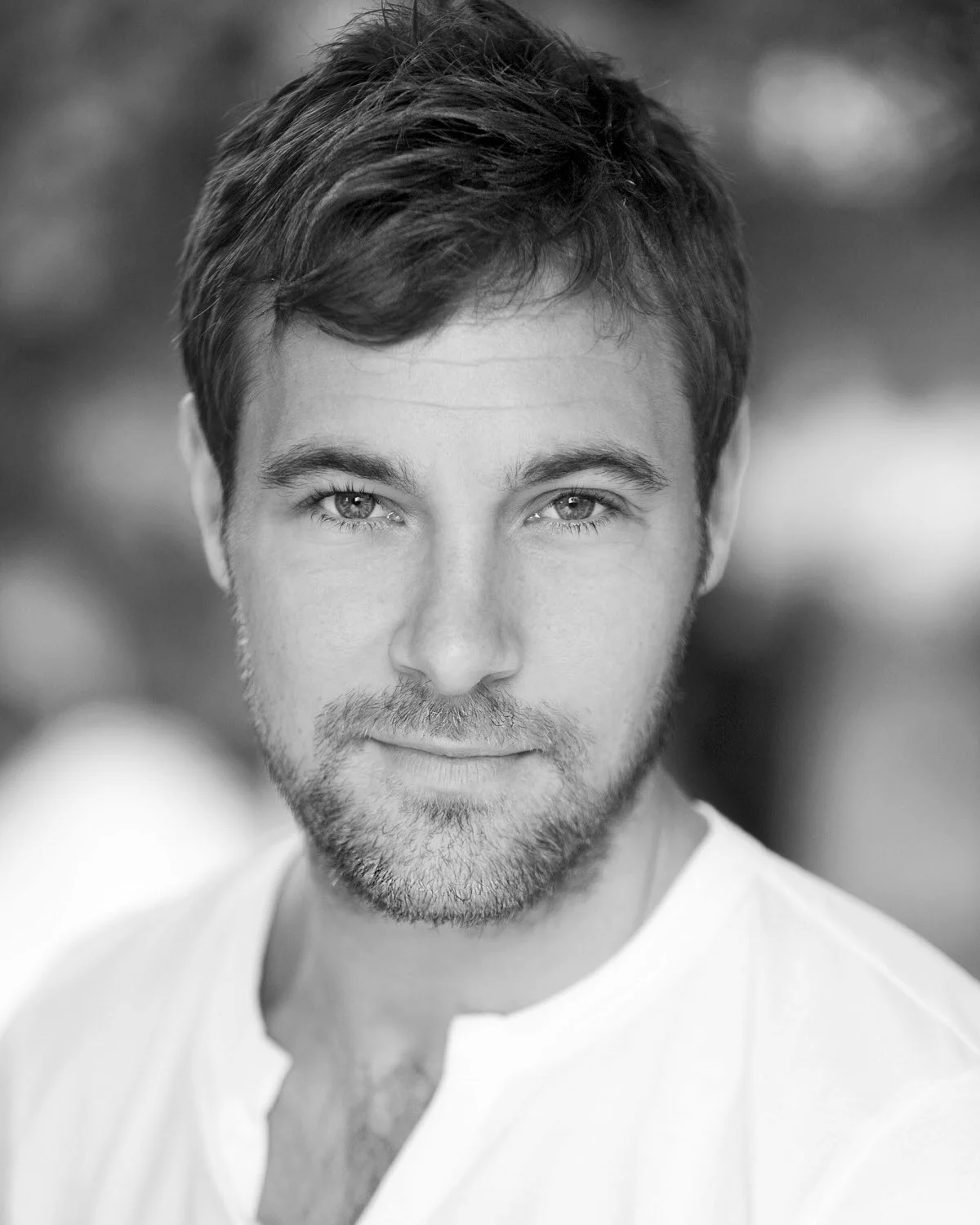 Should an actor’s headshots be black and white or colour? Blog