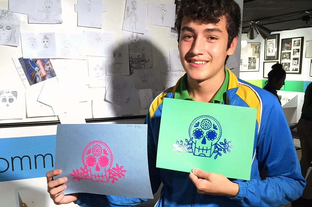 IDEA Allan student during exhibition tour and screen printing workshop. Photo by Adrian Orozco.