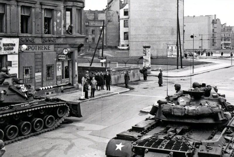 Berlin Wall checkpoint charlie.jpg