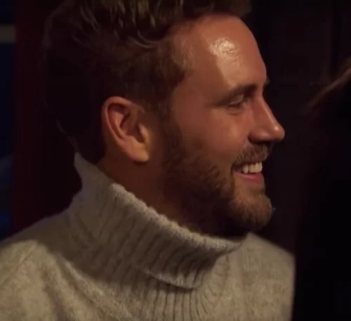 More turtle neck!! 