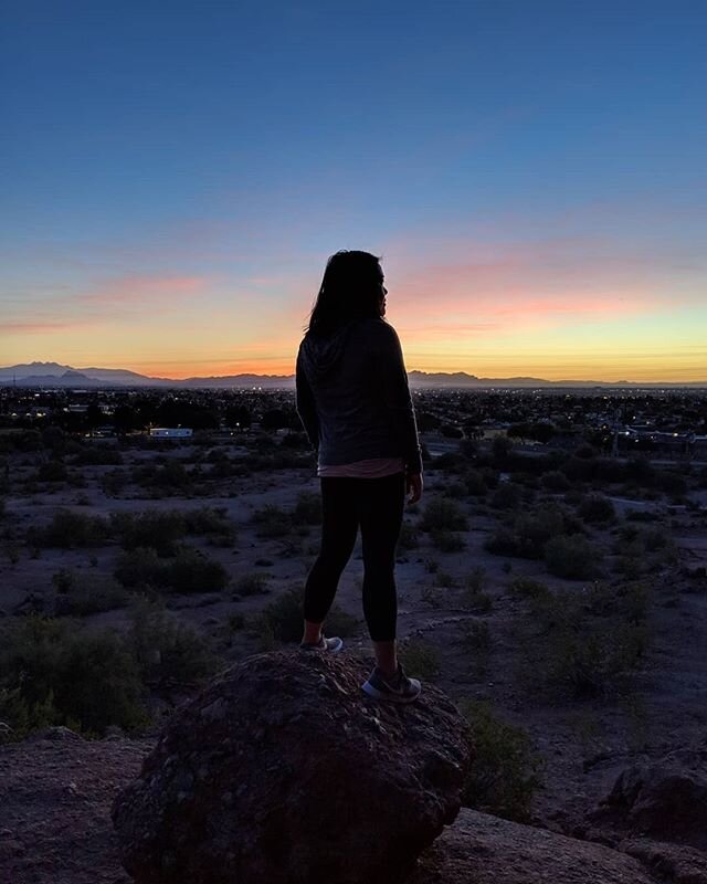 #Travelmas day 6: less than one week until Christmas!! We haven't been to Arizona in over a year, but luckily, many of our AZ friends were able to visit us this year  we need to plan another trip to the desert soon 😁 🌇🏜️
.
.
.
.
.
.
#desert #sunri