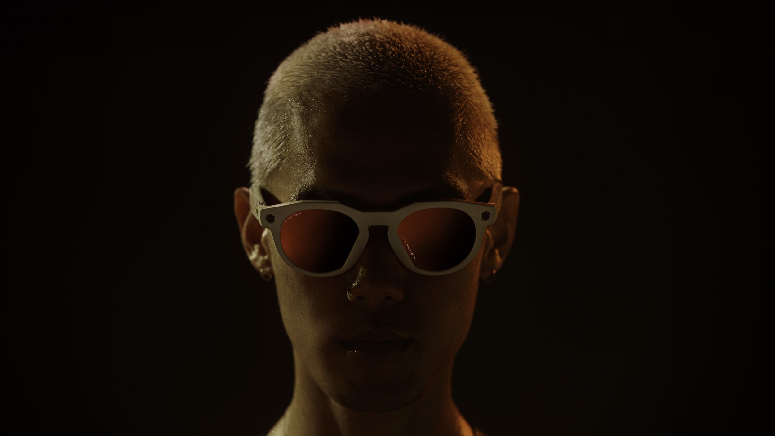 20250627_CoreSurfStraightOnPortrait_Oakley_Victoria_Desert_Ruby_Prizm_Multiple_Static_350dpi_Full_Frame_EN.jpg