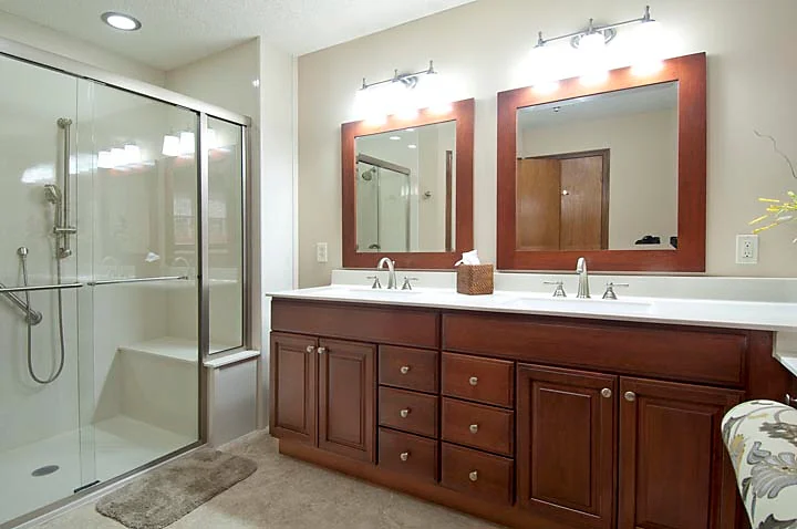 bench-shower-double-lavatory1.jpg