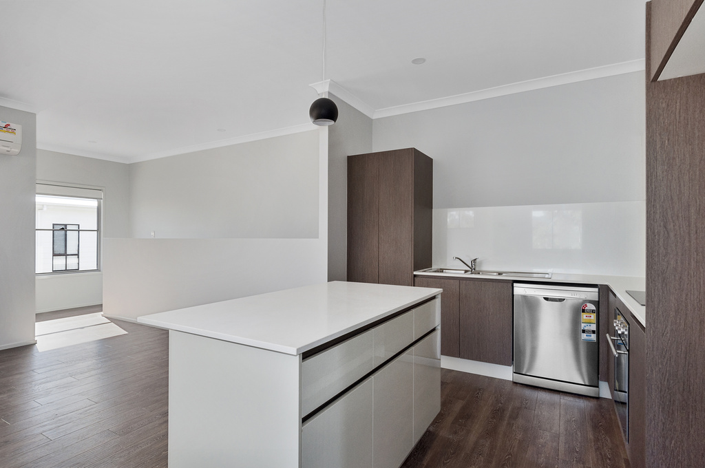002_Open2view_ID410235-2_Carnavon_Court__Oxenford__Gold_Coast_.jpg