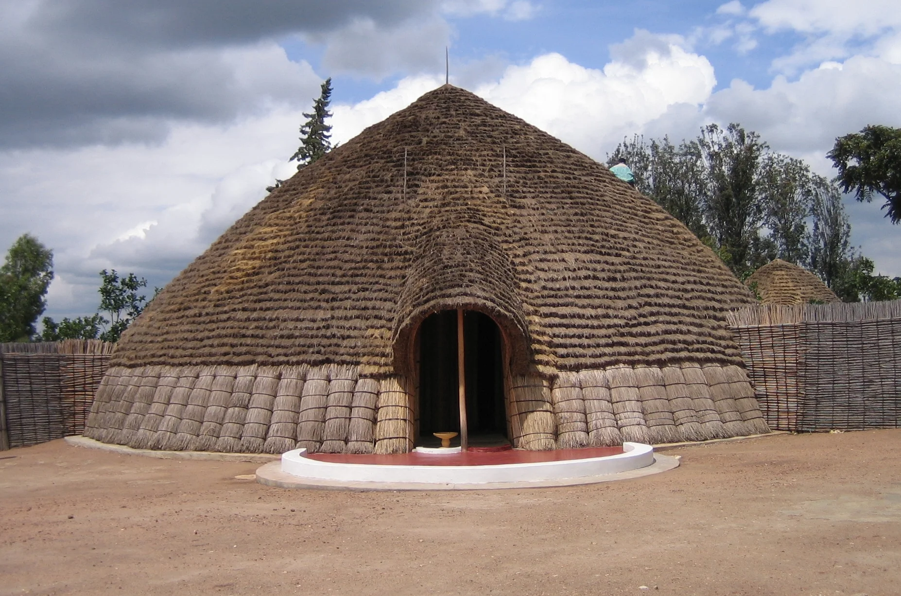 Rwanda palace at Nyanza.jpg