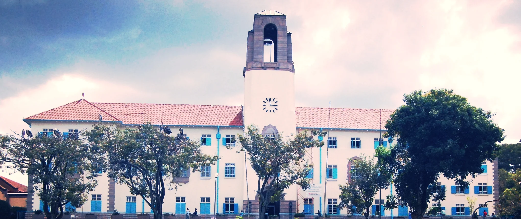 Makerere_University,_Main_Administration_Block(main_building).jpg