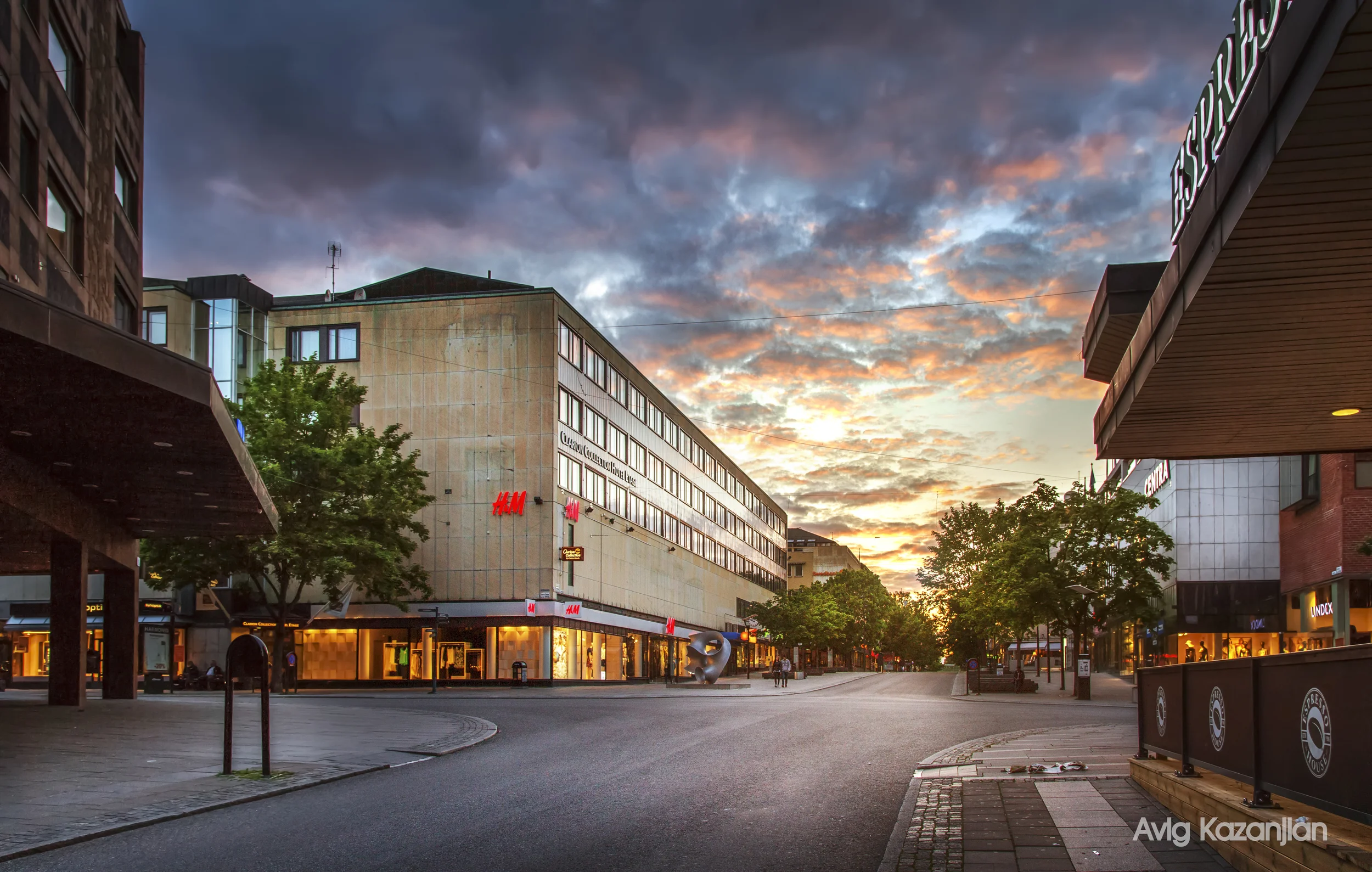 vasteras centrum H&m sweden sunset.jpg