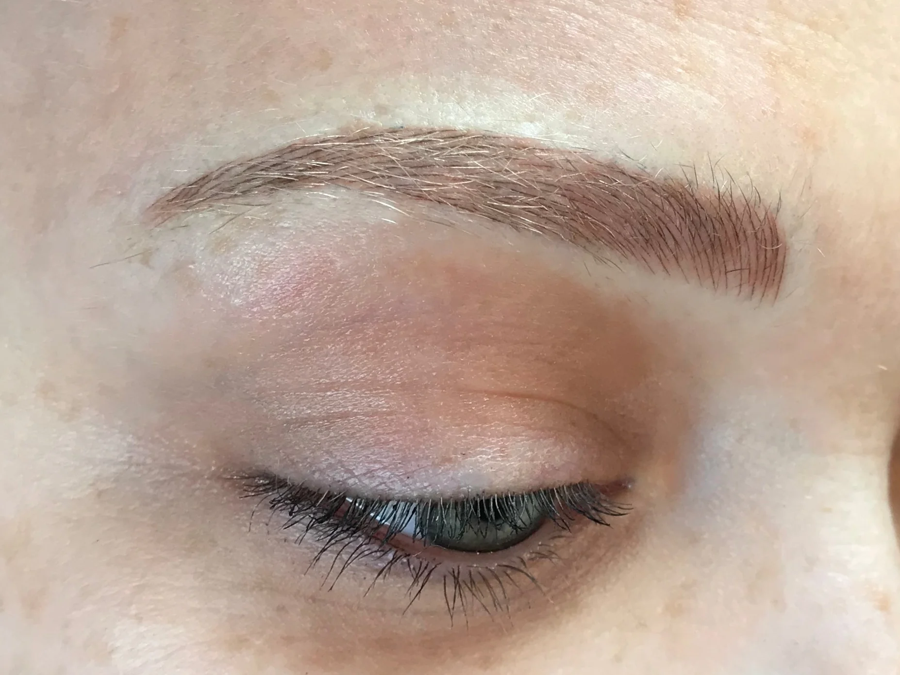 MICROBLADING | These brows are made to look like hairstrokes.