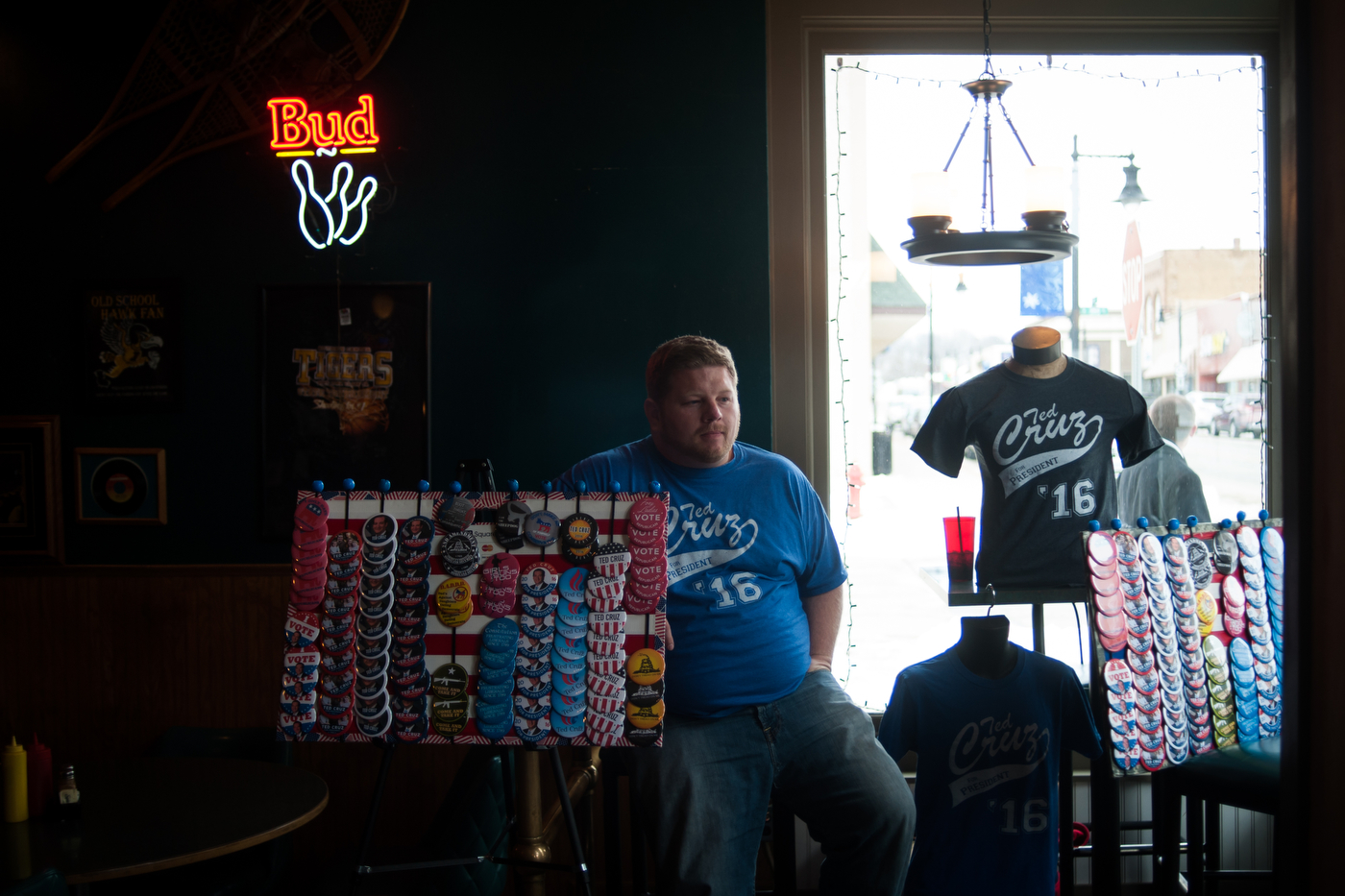  Michael Goodart sells campaign memorabilia ahead of Republican U.S. presidential candidate Ted Cruz' campaign stop at Prime Time Restaurant in Guthrie Center, Iowa on January 4, 2016.  