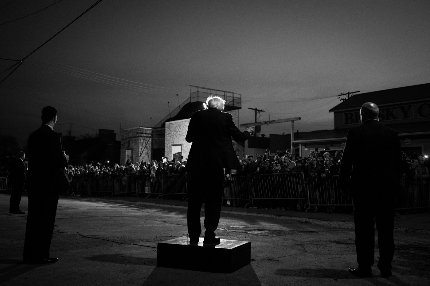  Democratic presidential candidate Bernie Sanders speaks to the overflow crowd at a campaign rally in Milwaukee, Wisconsin on March 29, 2016.&nbsp; 