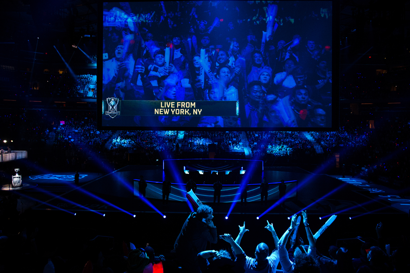  Fans cheer as H2k-Gaming is introduced before their semifinal matchup against Samsung Galaxy. 