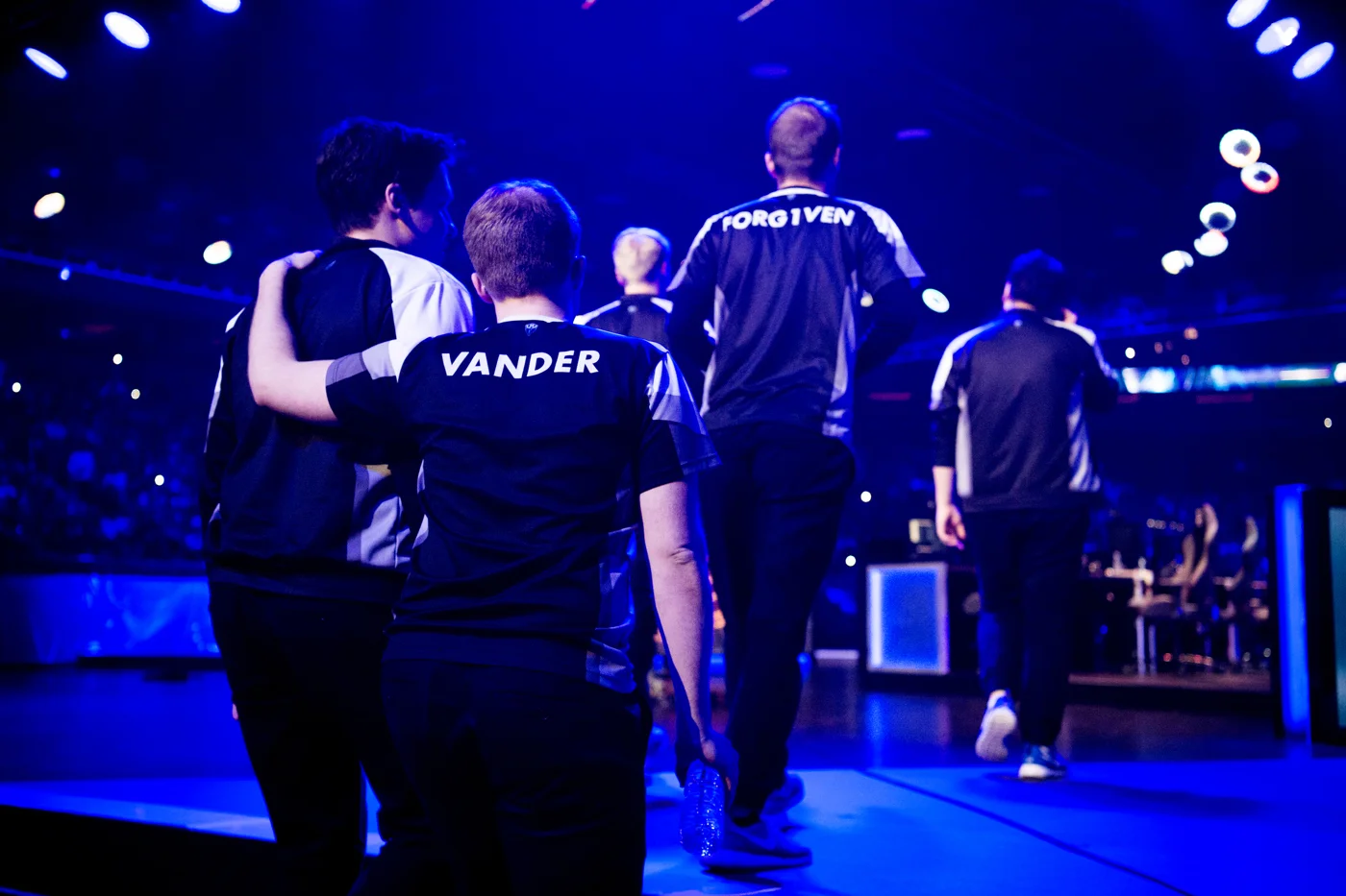 Oskar “VandeR” Bogdan reassures Andrei “Odoamne” Pascu as they take the stage for what would be the team's third and final match at Madison Square Garden.