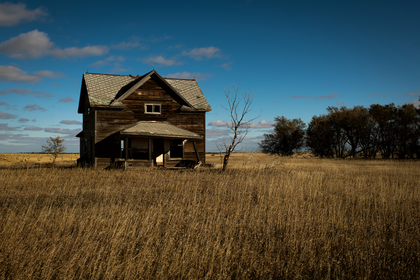  An abandoned prairie home north of Hettinger, ND. 