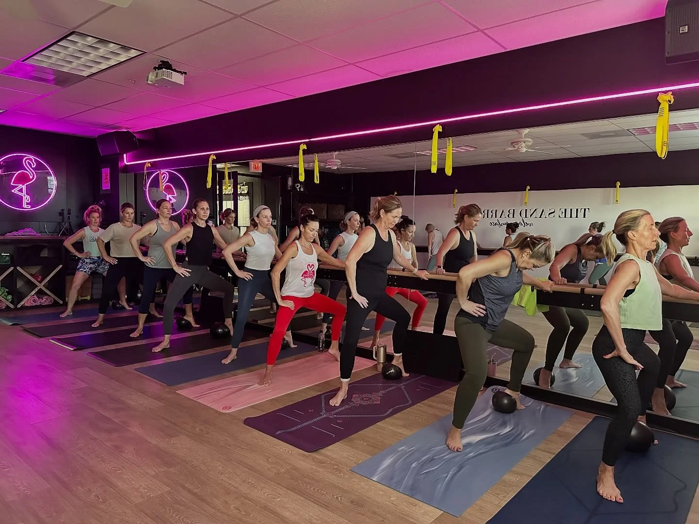 Friday energy &gt;&gt;&gt; nothing like a full house to kick off the weekend 💃🏼
Fall Challenge mode: ON. 
The flock&rsquo;s already bringing the fire! 🔥🦩