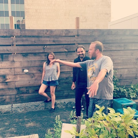 Yes, it&rsquo;s fun. Yes, you can do it. The real trick is doing it with style. Find your #bocceface in the garden. 
#nhv #inwiththeoutside #avantgarden #summer #barfeatures #boccegarden