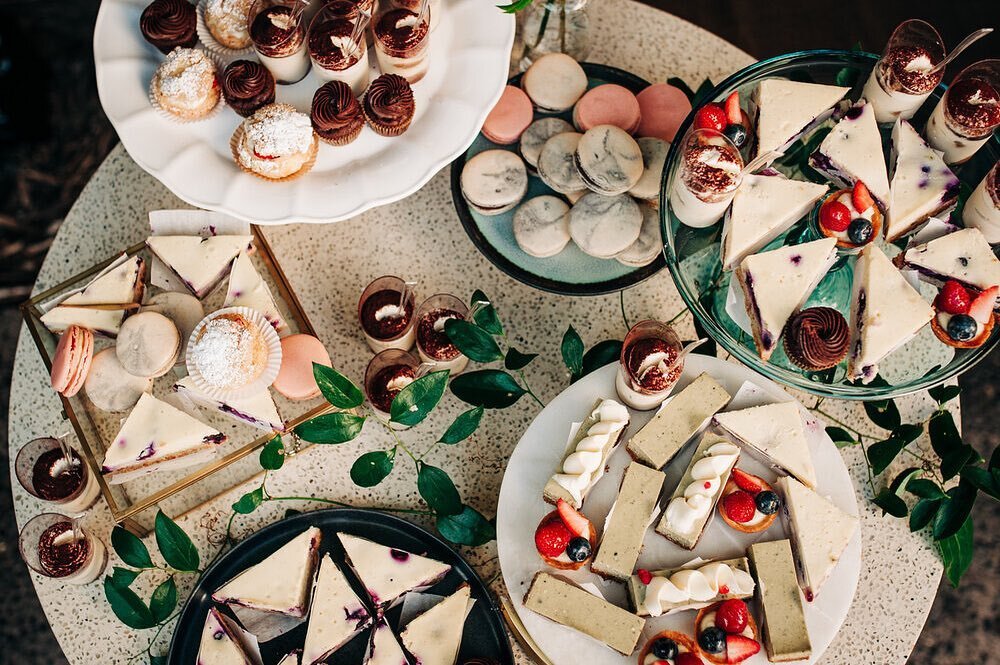 -matcha cheesecake bite
-blueberry cheesecake bite 
-flourless chocolate cake 
-mini fruit tarts 
-earl grey chocolate French macarons 
-tiramisu verrines 
-cream puffs 

Style + planning @laurelstreetevents 
Photography @nicole.bursae 
Floral design