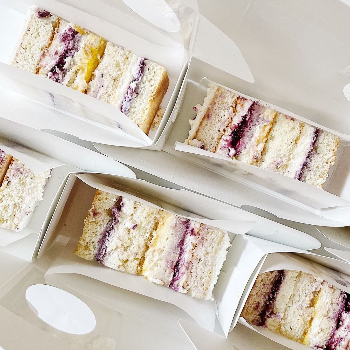Cake slices for guests to go. My bride came up with this brilliant idea. You can totally break the rules when planning a wedding during COVID. We never thought we would do packaged cake slices for guests to go. ⠀
⠀
The original plan is a 3-tier cake.