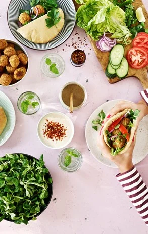 hjemmelavet-pitabroed-med-falafler.jpg