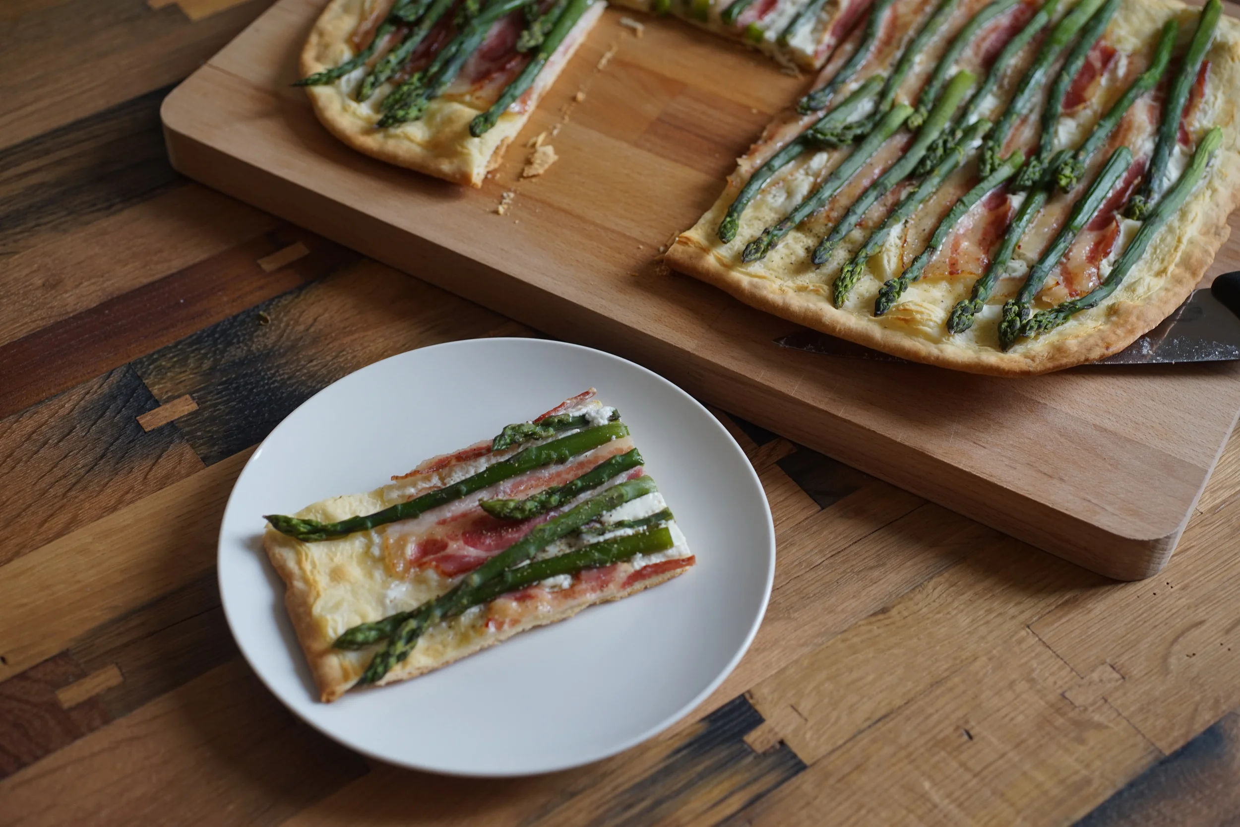 Spargel Speck Flammkuchen