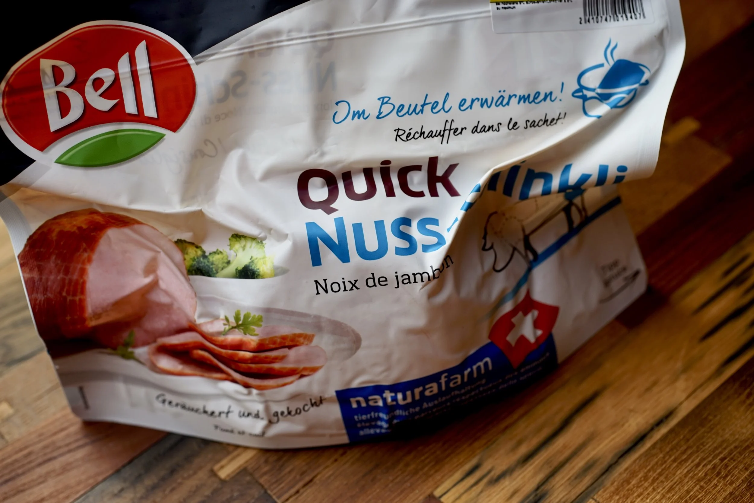 My sister-in-law brought us a bunch of quick Nuss Schinklis when they were on sale—it's a good thing to keep in the fridge for a Sunday dinner. Merci Fränzi!